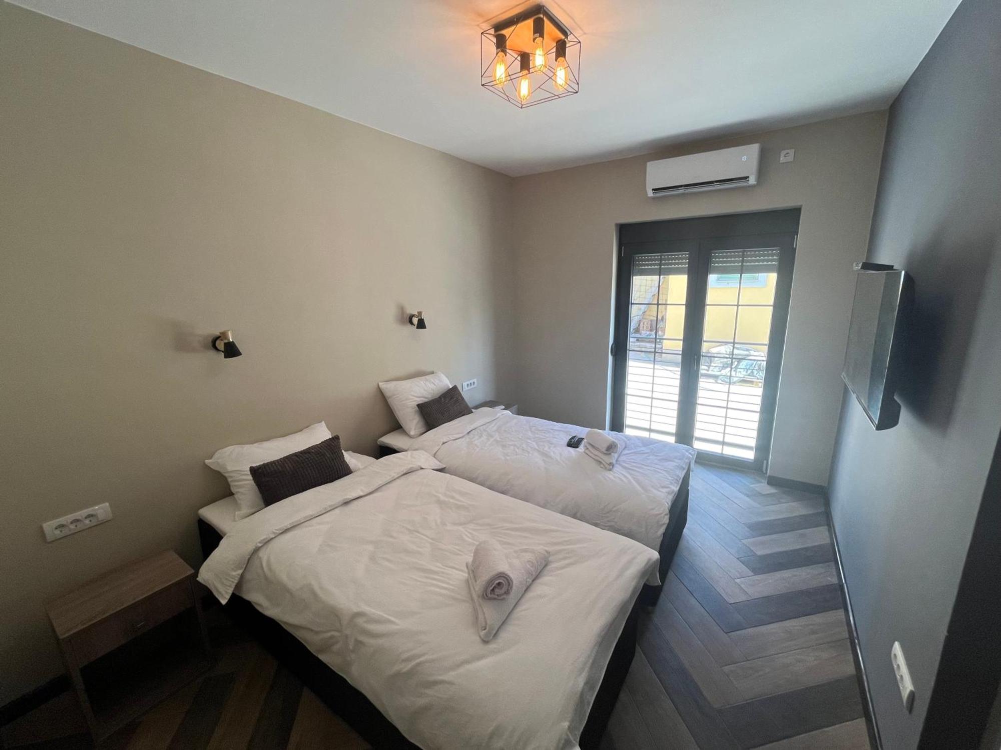 La Roue Hotel Vrsac Eksteriør billede