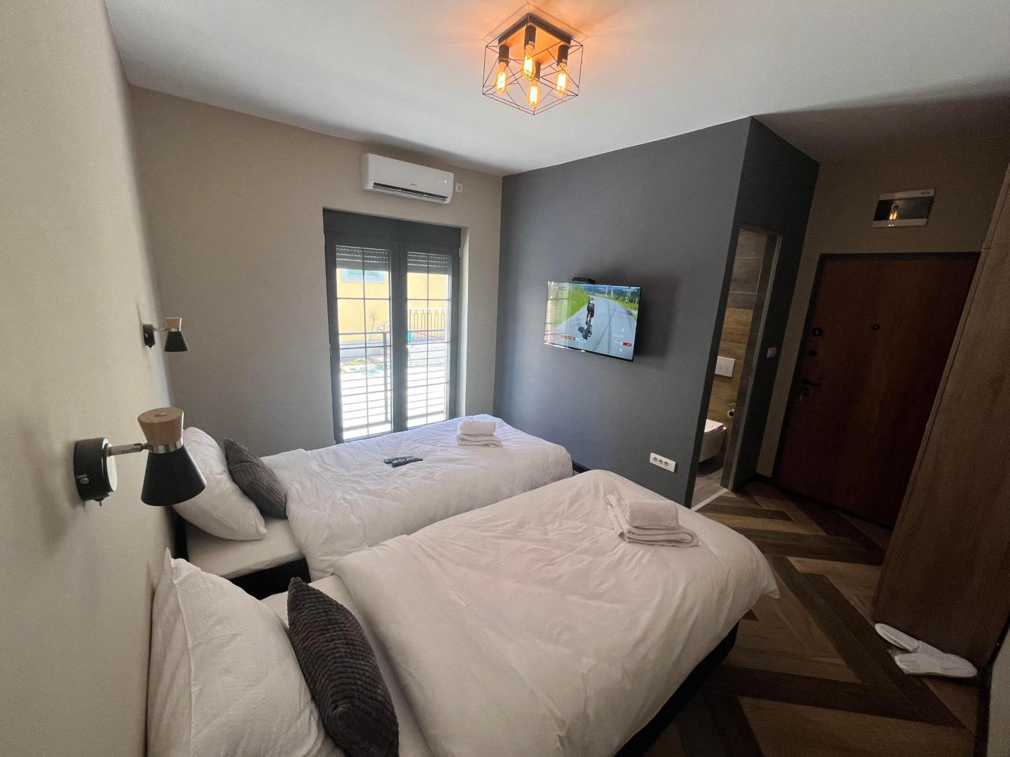 La Roue Hotel Vrsac Eksteriør billede