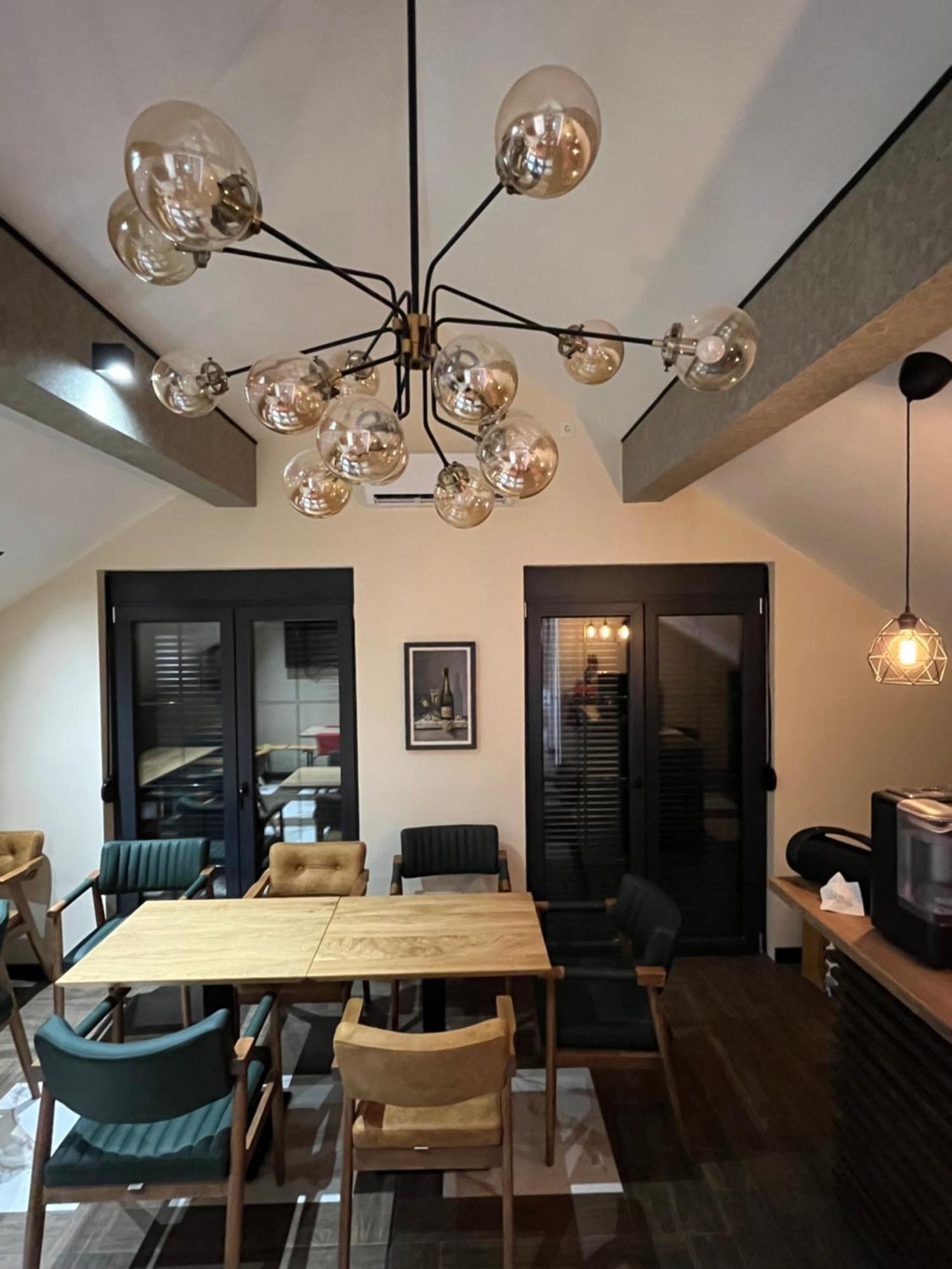 La Roue Hotel Vrsac Eksteriør billede