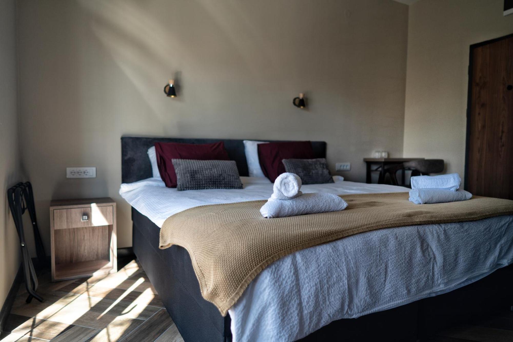 La Roue Hotel Vrsac Eksteriør billede