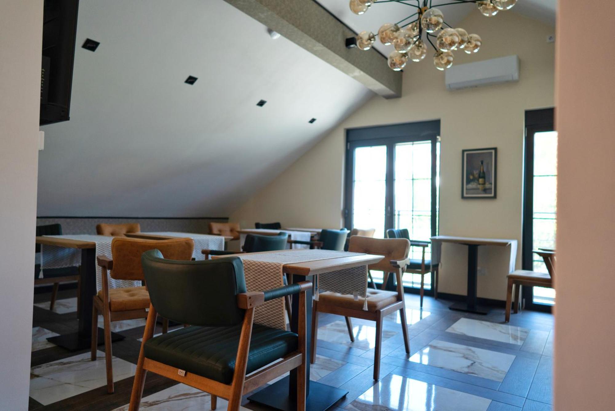 La Roue Hotel Vrsac Eksteriør billede