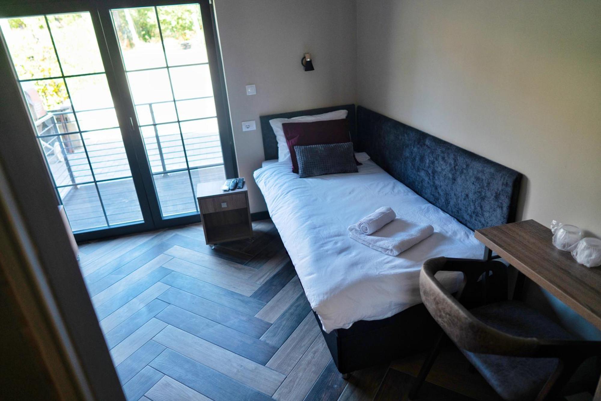 La Roue Hotel Vrsac Eksteriør billede
