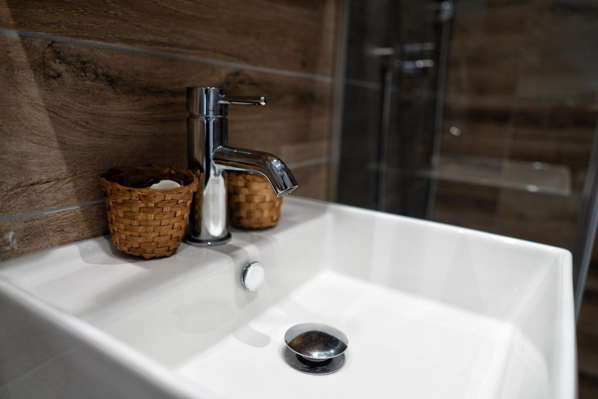 La Roue Hotel Vrsac Eksteriør billede