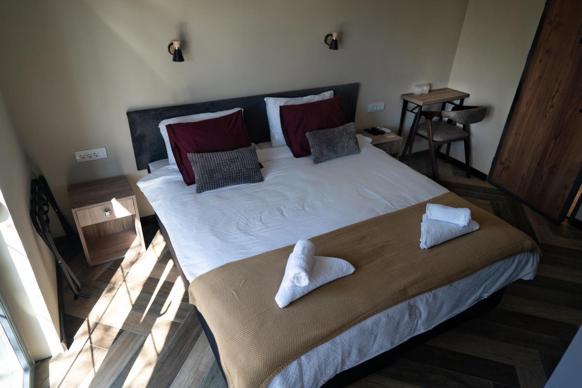 La Roue Hotel Vrsac Eksteriør billede