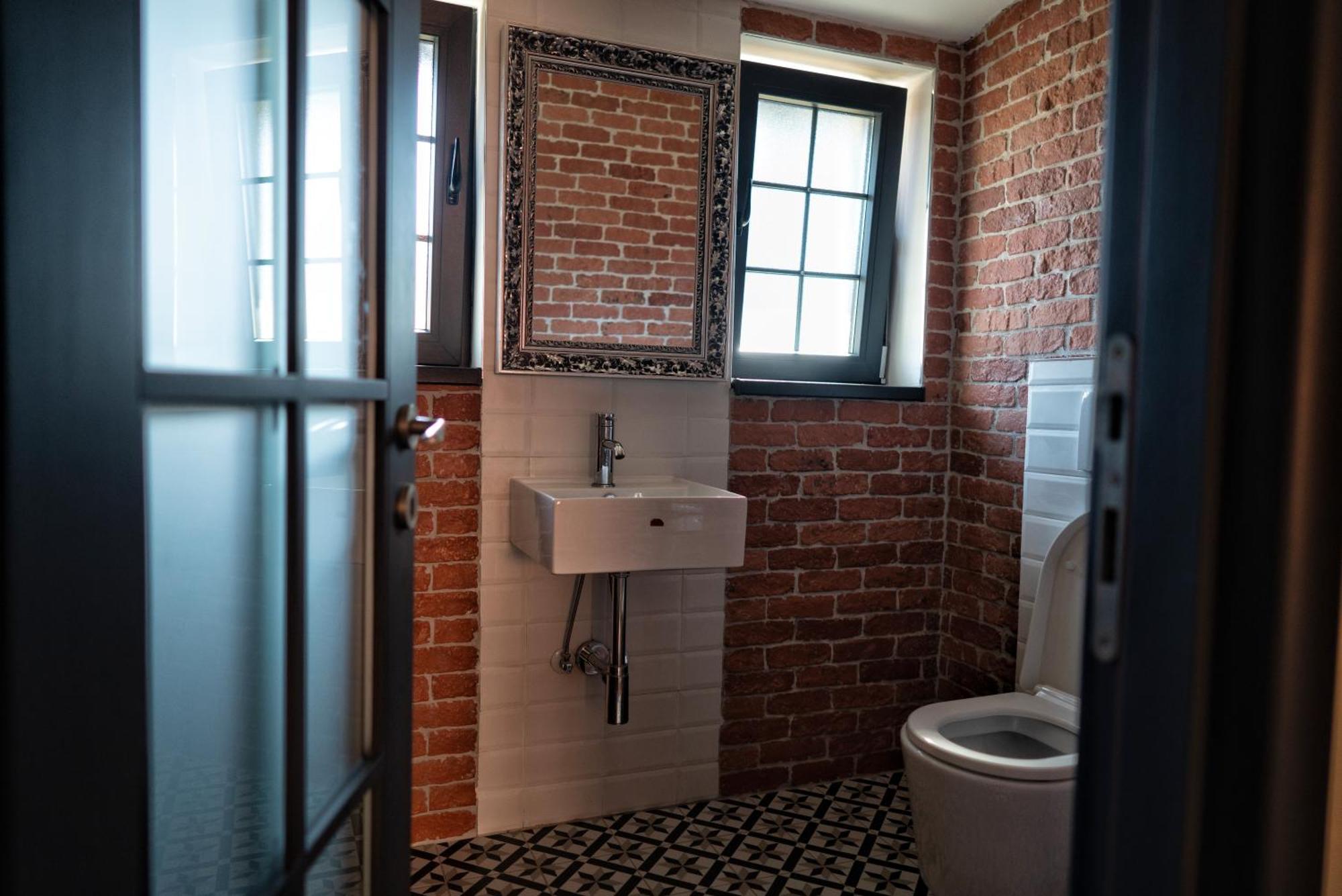 La Roue Hotel Vrsac Eksteriør billede