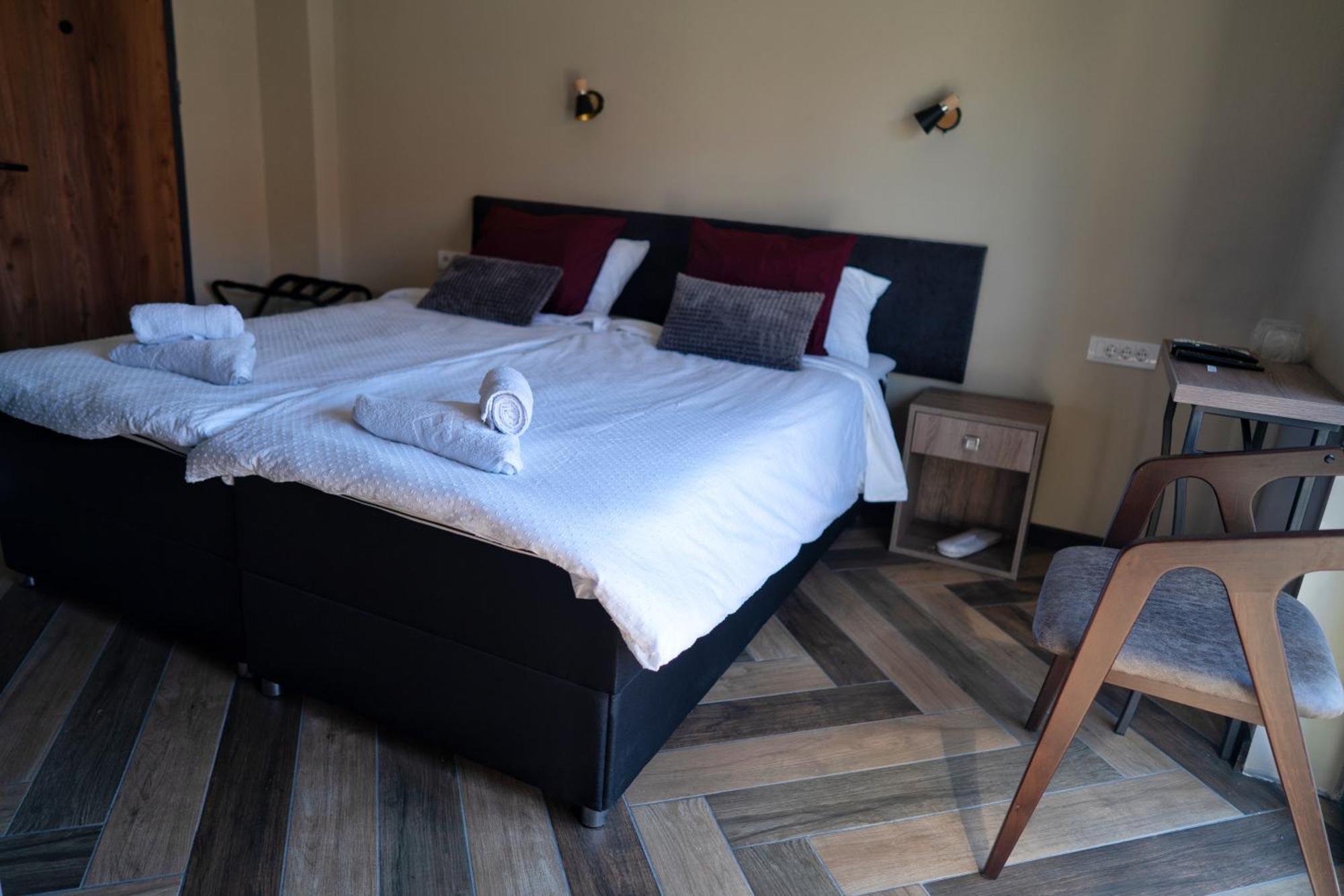 La Roue Hotel Vrsac Eksteriør billede