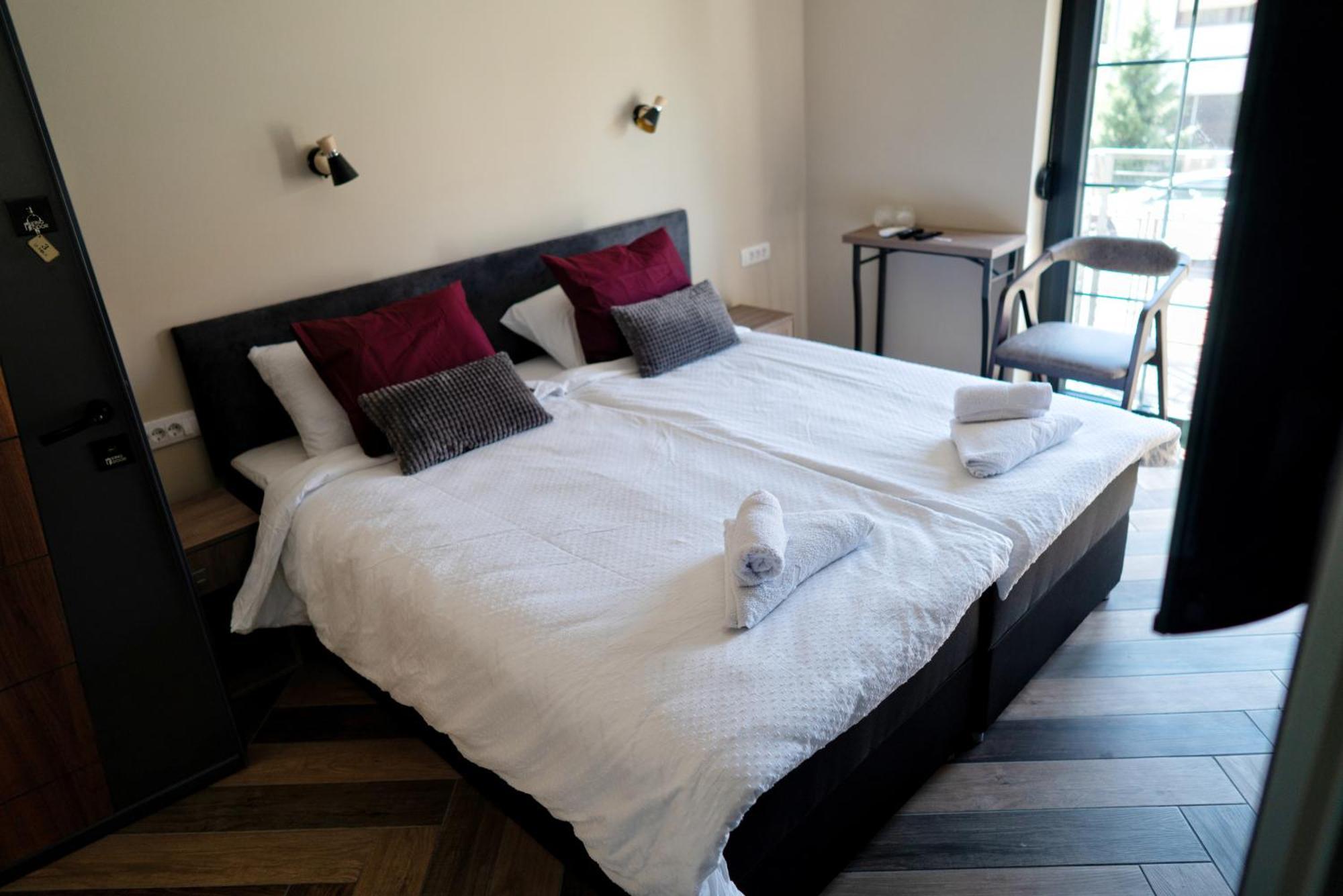 La Roue Hotel Vrsac Eksteriør billede